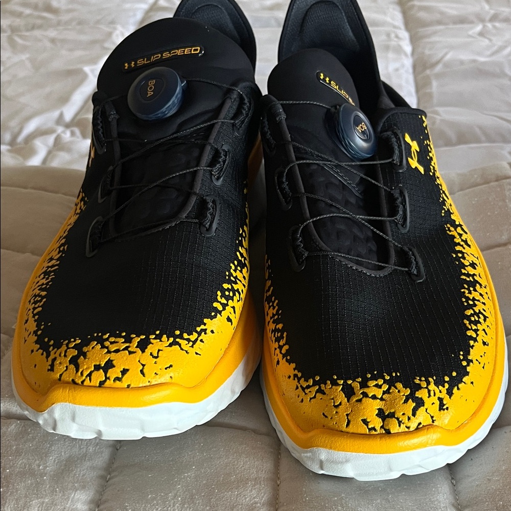 Under Armour Black and yellow Sneakers